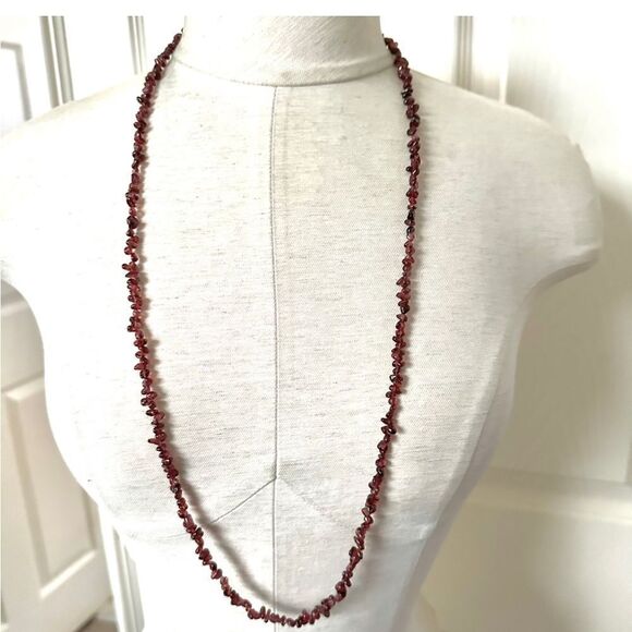 Long garnet chip bead necklace - Picture 2 of 7